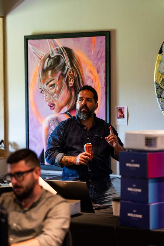 Carl de Gro anime l'atelier BOTFACTORY devant les participants